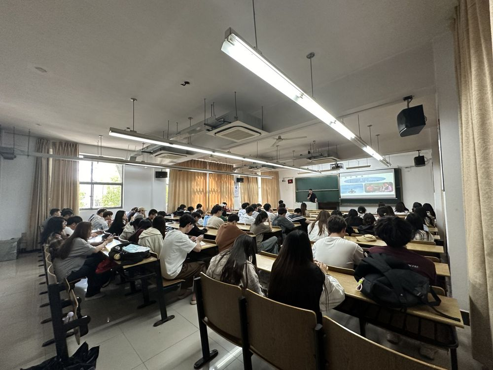 K8凯发官网科技集团在南京邮电大学通达学院举办讲座